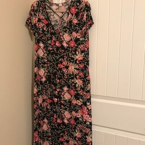 Adorable soft flowing maxi dress with pockets